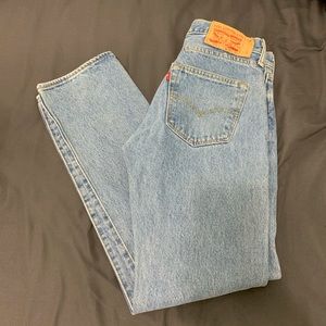 Levis 501 medium wash jeans